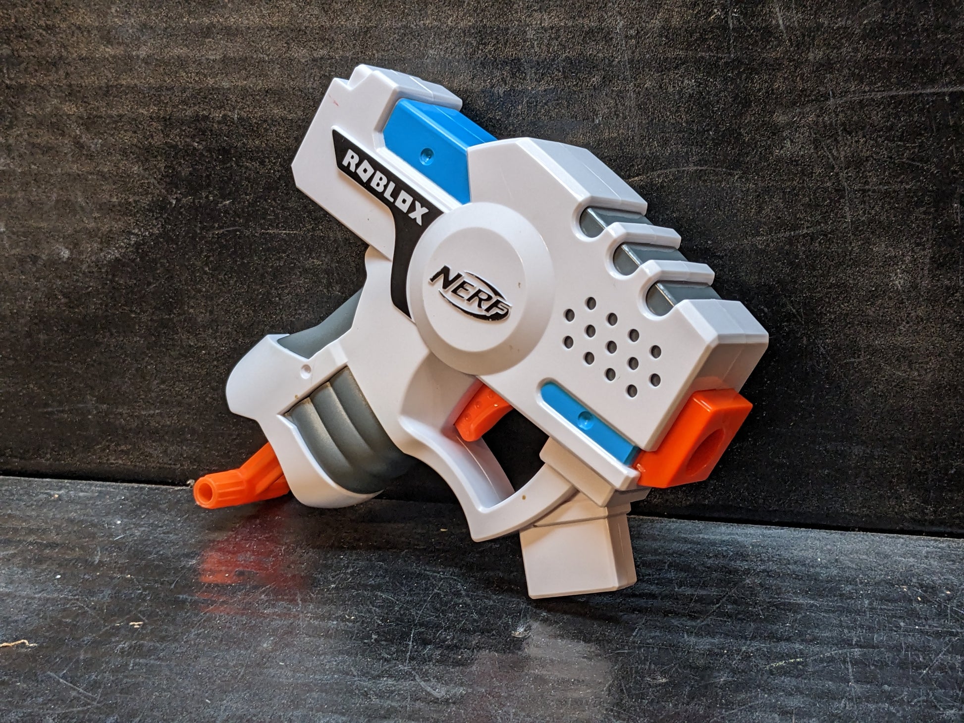 NERF NERF Roblox Strucid: Boom Strike Dart Blaster, Pull-Down Priming  Handle, 2 Elite Darts, Code to Unlock in-Game Virtual Item , White